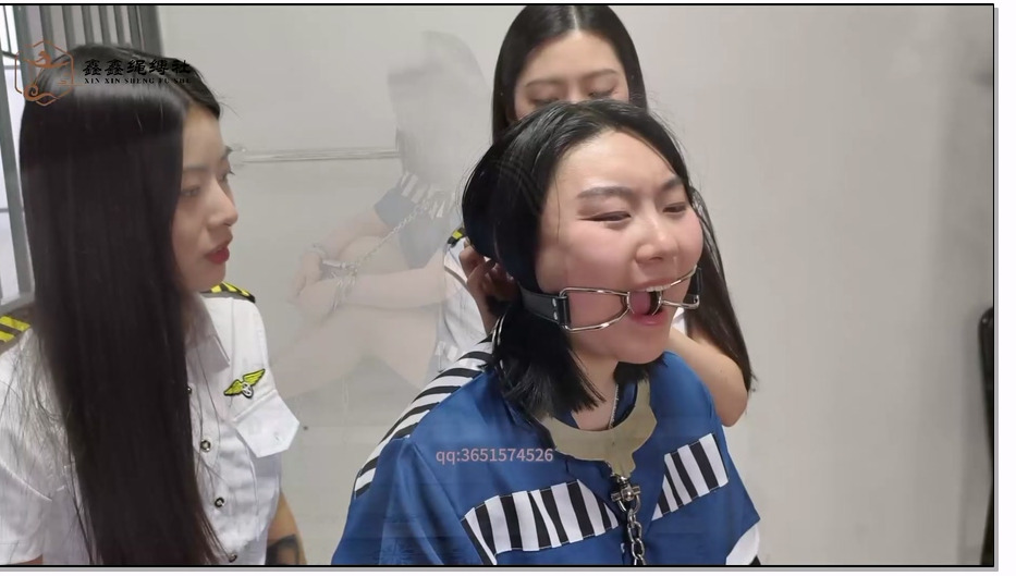 XXGZS030-鑫鑫工作室 好吃懒做的李珍珍因涉嫌电信诈骗被捕，审讯期间又极度不配合被女井刑讯