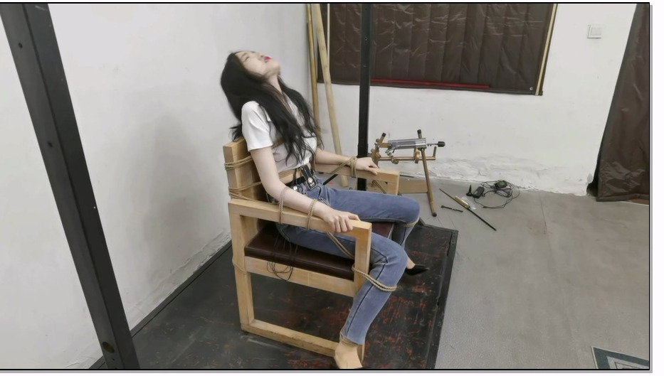 FTYC371-飞天原创 把艺仙儿绑在木制刑椅上电击，升到200是什么感觉